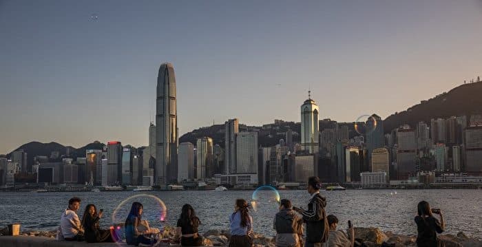 中共打击金融券商 冲击香港金融和房地产业