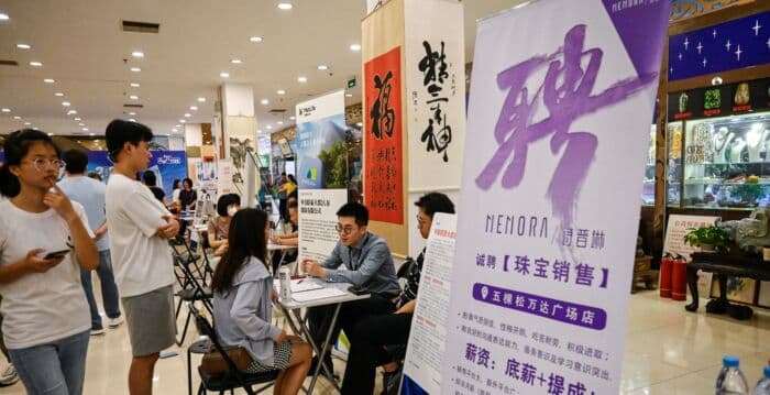中国上半年失业率5.2% 连“经济国师”都不信