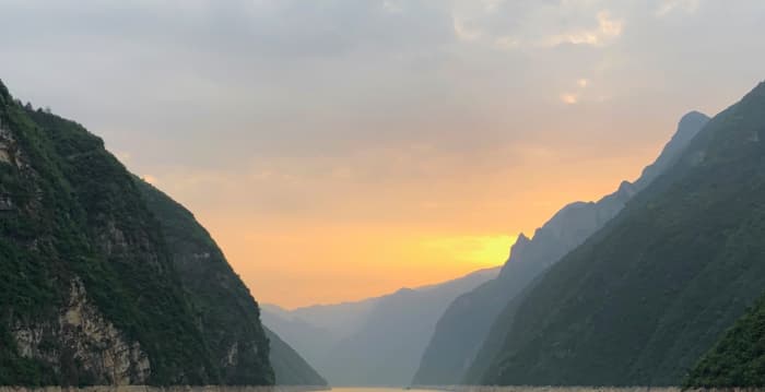 七律：三峡之巅（二首）
