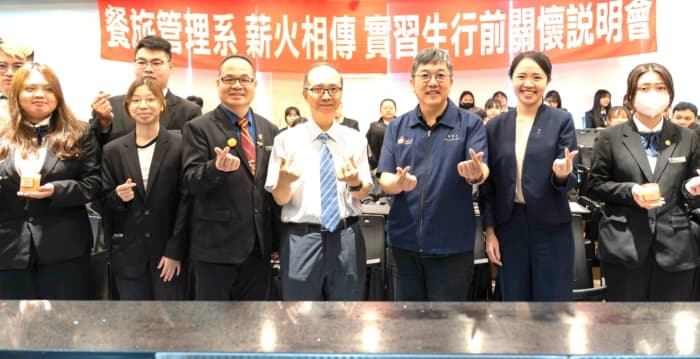 薪火相传点亮实习路 脸笑腰软眼明手快