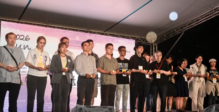 组图：六四37周年 台北逾两千人秉烛纪念