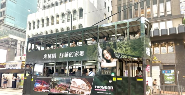 舒华现身香港、新加坡 桃园观光广告海外再掀话题