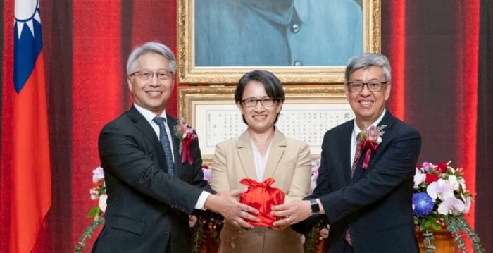 萧美琴期许陈建仁 带领中研院再创学术高峰