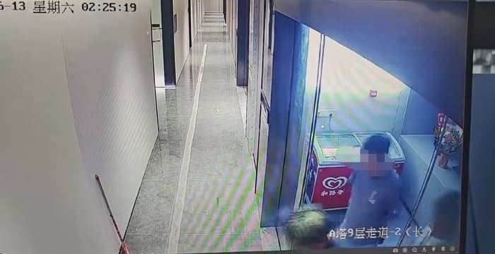 一根烟头触发喷淋 致长沙写字楼多家公司被淹