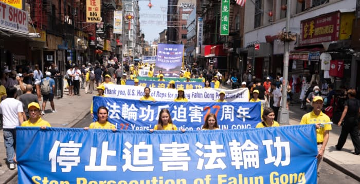 组图二：反迫害27周年 纽约法轮功举行大游行