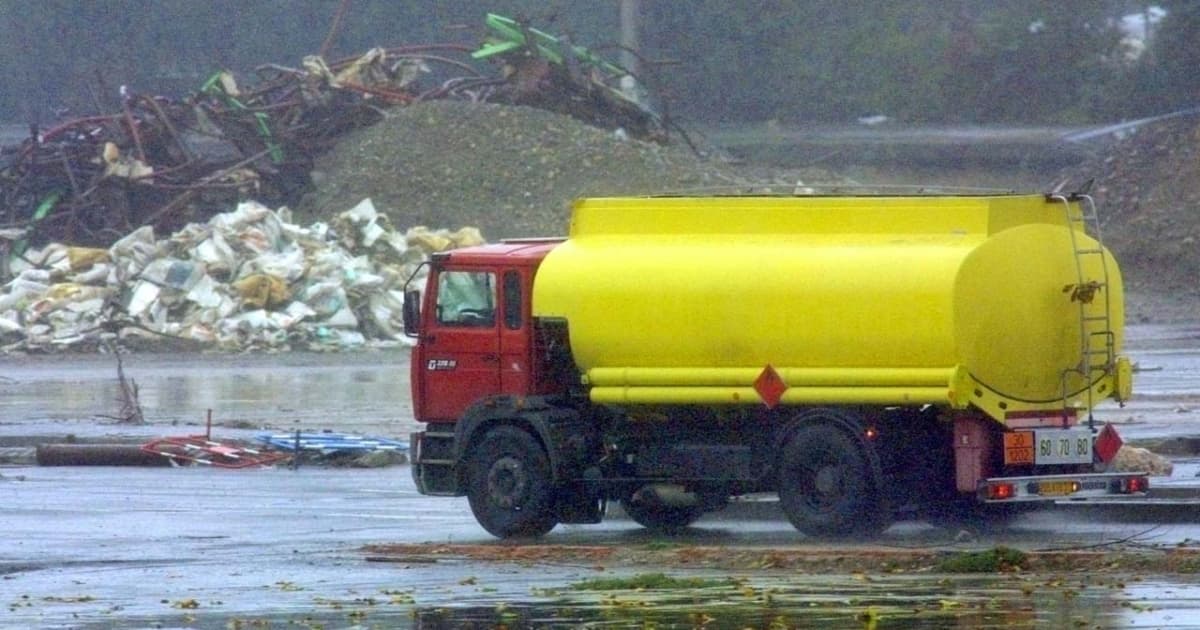 湖南衡阳氢氟酸罐车追撞 剧毒“化骨水”外泄
