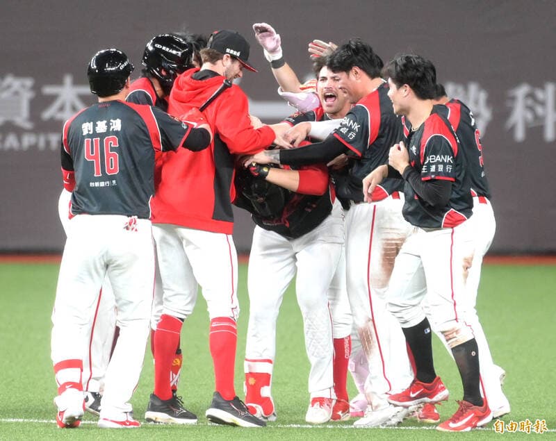 中職》味全龍9連勝平隊史紀錄！點亮上半季封王魔術數字M17