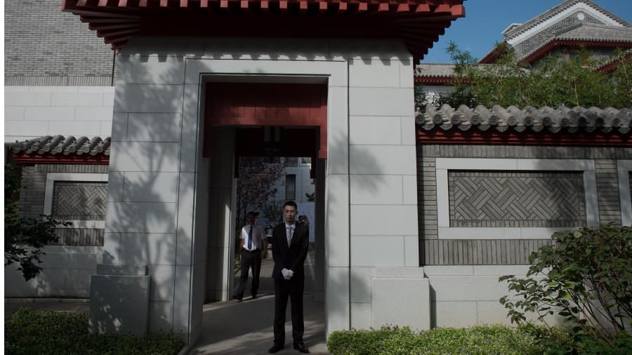 Former Tsinghua Professor Zheng Yuhuang Questioned by Police, Erased From Chinese Social Media After Economic Remarks