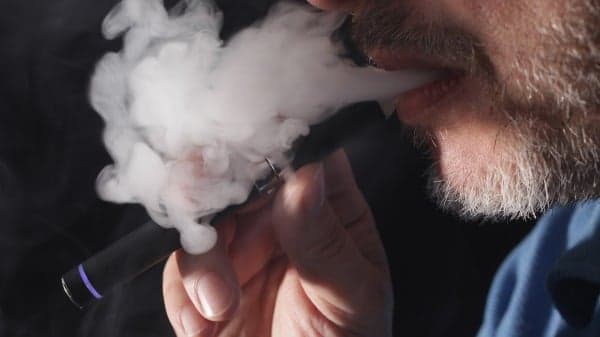 前立委陈柏惟怒轰台湾不敢讲“丧尸烟弹”是中国毒品(图)