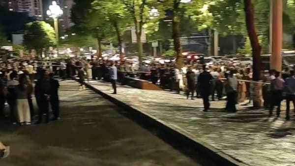 重庆18岁青年遭渔政追赶溺亡 数百民众抬尸抗议遭镇压(图)