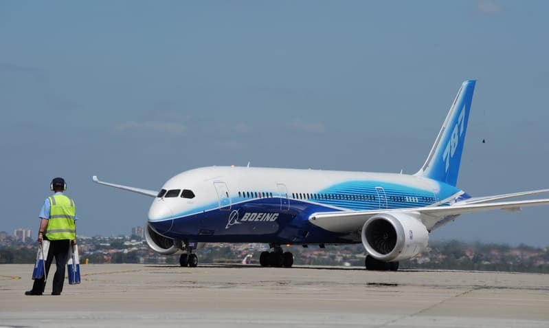 汉莎航空波音787客机起落架坍塌 多人受伤