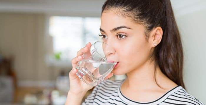 在饮用水里加一物 可保持水分和促进健康