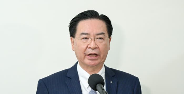 吴钊燮引经济学家建议:趁来得及 远离中共