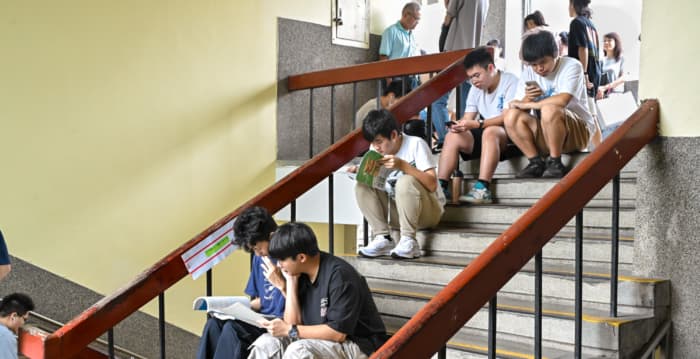 中国多地教师缩招 湖北中小学招聘骤减52.8%
