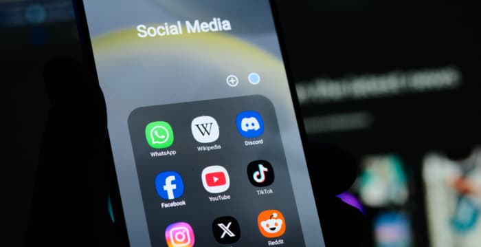 为保护未成年人安全 英国将出台全球最严社媒禁令