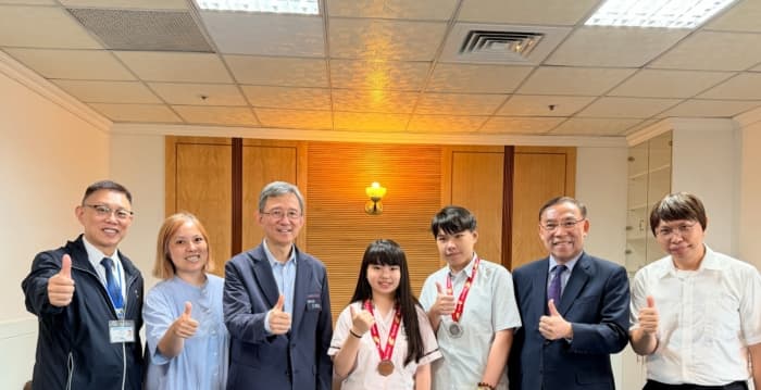 青年投入公益 桃园学子获“台新青少年志工菁英奖”