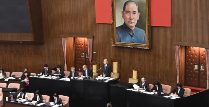 首批88亿军购特别预算三读