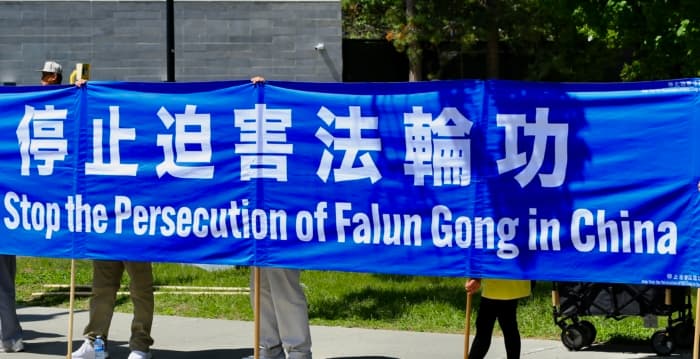 王毅访加 专家:加中互动恐埋严重后患