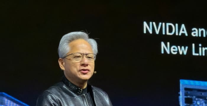 从HBM到光通讯 黄仁勋揭AI基础建设新挑战