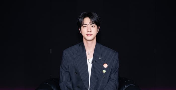 BTS成员Jin等艺人晒投票认证照 呼吁民众投票