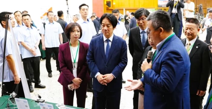 参访台中汉翔 赖清德:4方案挺无人机国家队