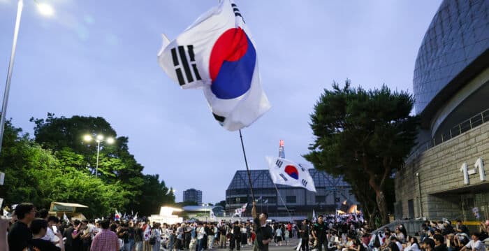韩选举频现管理失察 现场民众防中共介选