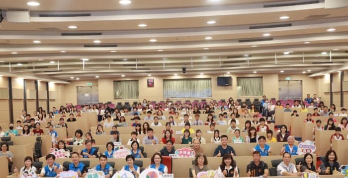 书香点亮山城 文状元颁奖典礼 104位学子荣获殊荣