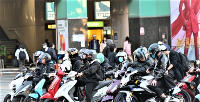 取消机车两段式左转事故下降 时力:有改革必要