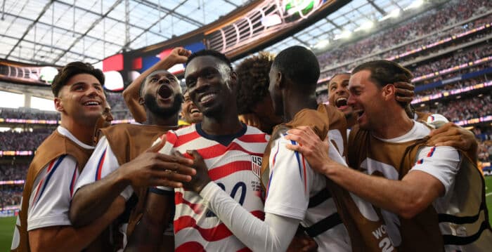 世界杯:美国4:1胜巴拉圭 加拿大1:1平波黑