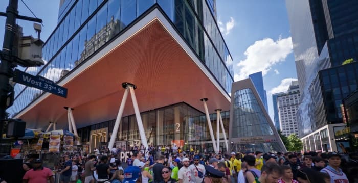 世界杯游客蜂拥纽约餐厅“热情但不给小费”