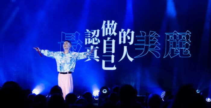 萧秉治香港开唱邀萧景鸿同台 喜获首只小金猪