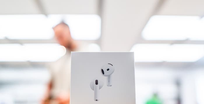 苹果明年将推出相机版AirPods和折叠iPhone