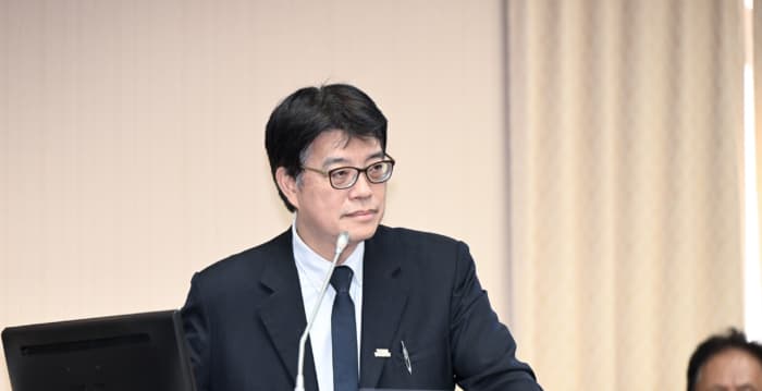 蓝白质疑查办饶庆铃 邱垂正:海峡论坛就是统战平台