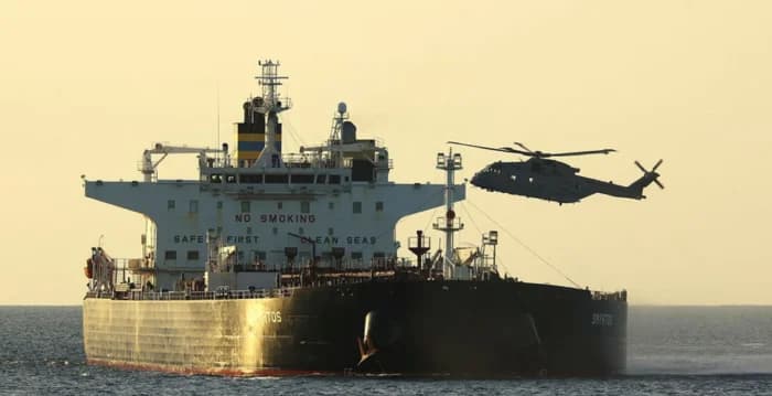 英国军队首次拦截俄罗斯影子油轮
