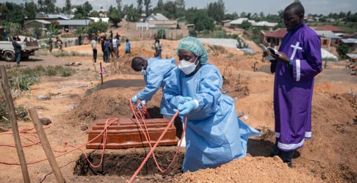 刚果埃博拉疫情:2千确诊754死 医护再罢工