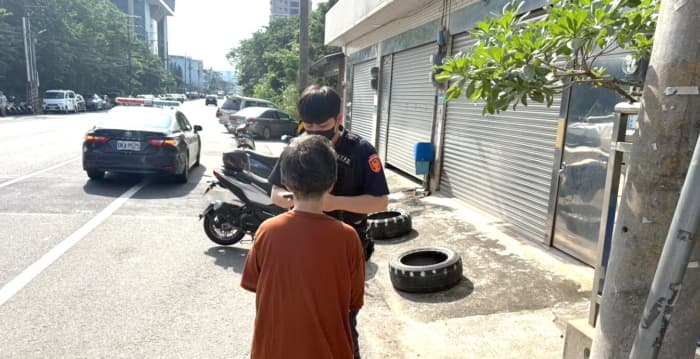 烈日老妇迷途跌坐路中 桃园平镇警科技侦查助返家