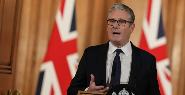 英相斯塔默宣布辞职 将支持下任首相