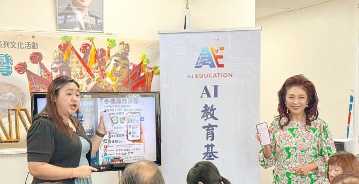 华埠手机操作课登场 长者学LINE、导航更上手
