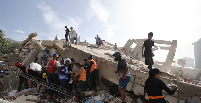 委内瑞拉地震死亡人数突破5千 6千余人获救