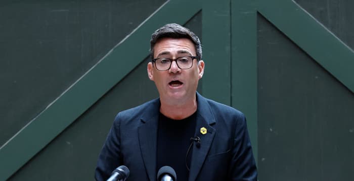 英工党领袖候选人宣布执政蓝图 倡权力下放
