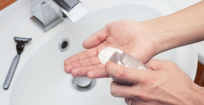 现在流行用刮胡膏清理床垫 这招有效吗?