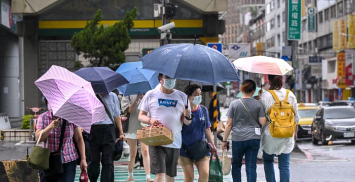 巴威暴风圈最快11日清晨触陆 中心午后最接近台湾