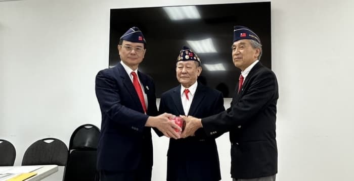 赖道翁就任多伦多荣光联谊会二十三届理事长