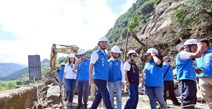 泰安苗62线遭巴威台风肆虐多处坍方 争取给乡亲安全回家的路