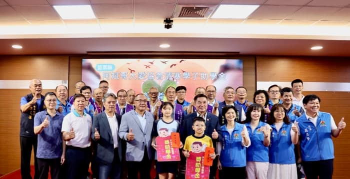 阿斌哥大爱协会携手企业捐赠奖学金 县长感谢为苗栗育才留才