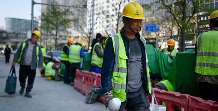 中共推万亿消费规划 专家指生存压力锁死内需