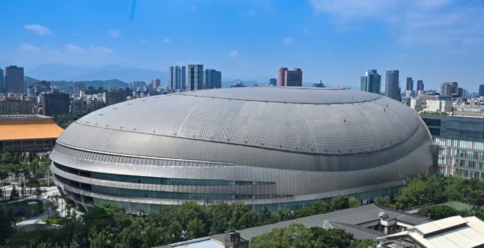 大巨蛋观众席漏水 体育局:餐厅修缮失误