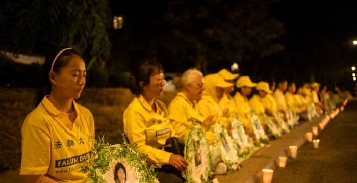 720前夕 多伦多法轮功学员烛光悼念遇害同修