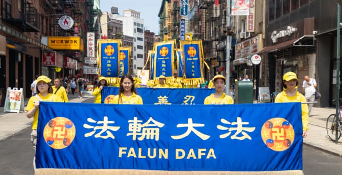 组图三:反迫害27周年 纽约法轮功举行大游行