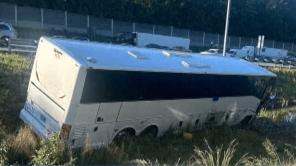 弗州公路死亡車禍 5死34傷 3人情況危急